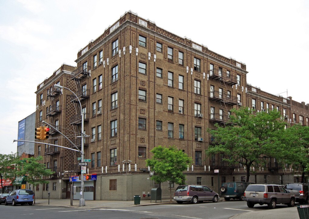 295-307 Audubon Ave in New York, NY - Foto de edificio