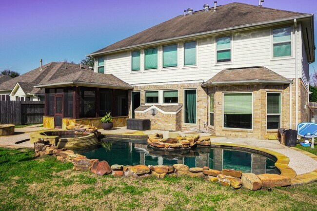 10234-10235 Five Oaks Ln in Missouri City, TX - Building Photo - Building Photo