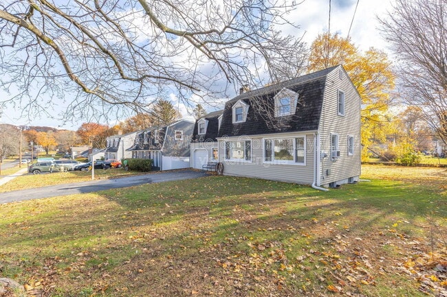 99 Cheney Ln in Newington, CT - Building Photo - Building Photo