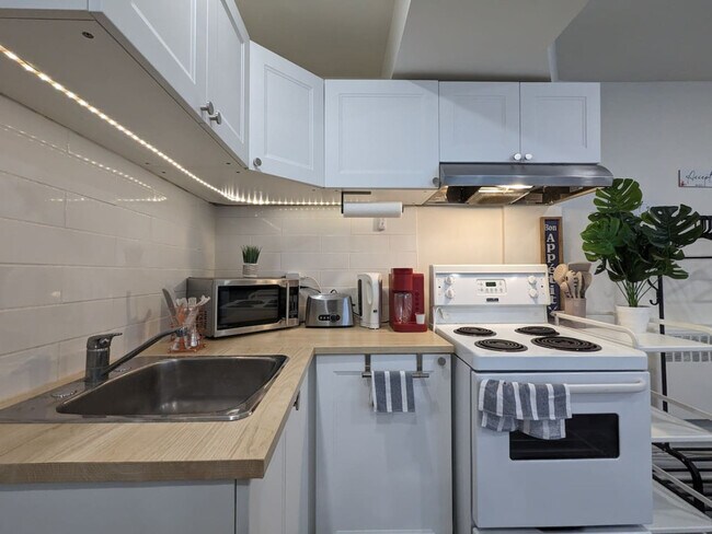2582 Chem. Bedford in Montréal, QC - Building Photo - Building Photo