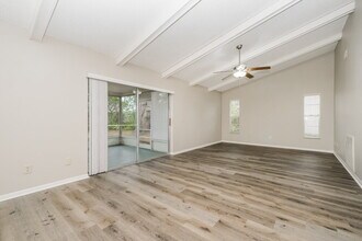 8613 White Springs Dr in New Port Richey, FL - Foto de edificio - Building Photo