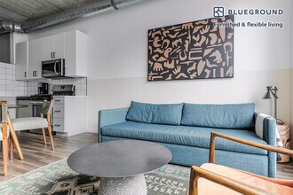 61 W Erie St in Chicago, IL - Building Photo - Building Photo