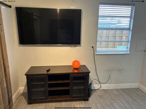 230 SW 15th St in Fort Lauderdale, FL - Building Photo - Building Photo