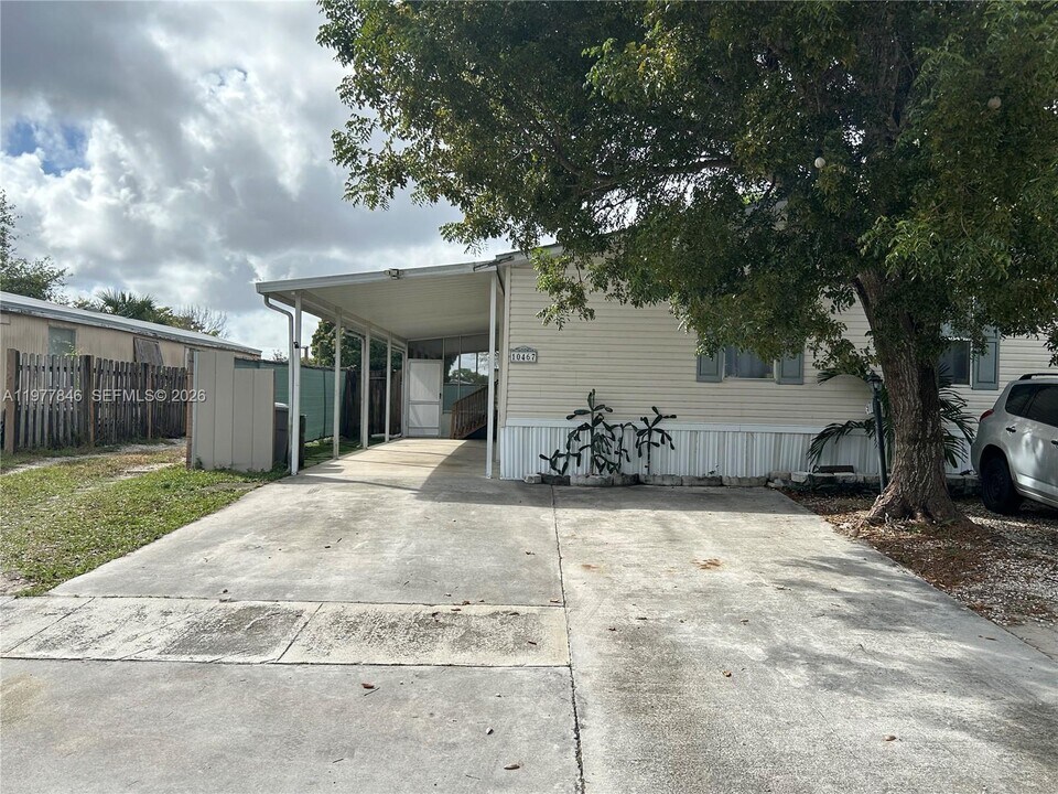 10467 S 228th Ln in Boca Raton, FL - Building Photo
