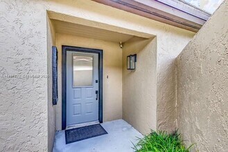 83 Ironwood Way N in Palm Beach Gardens, FL - Building Photo - Building Photo