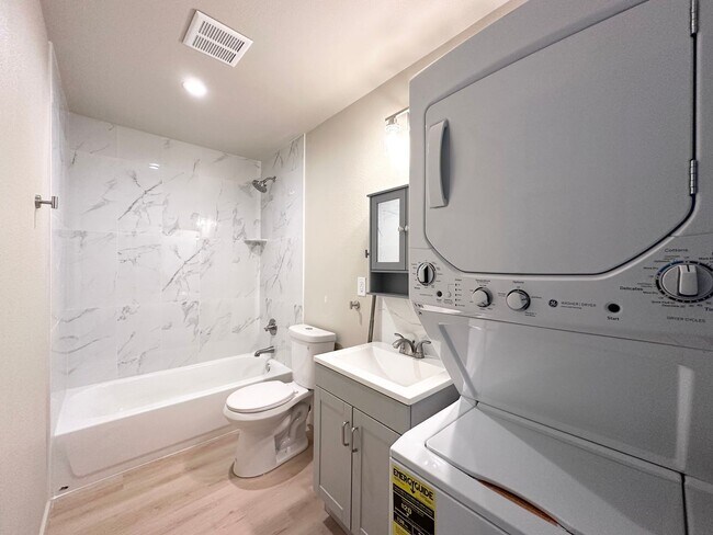 2130 SE 145th Ave-Unit -77655031-eb14-11ef-abe0-06771900a607 in Portland, OR - Foto de edificio - Building Photo