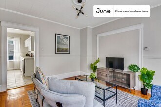 Room in Shared 3 bed/1 bath home, Unit C in Somerville, MA - Building Photo - Building Photo