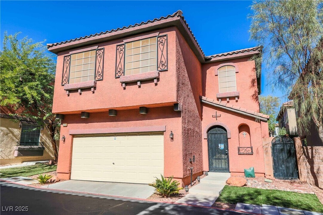 8936 Bentonville Ct in Las Vegas, NV - Foto de edificio