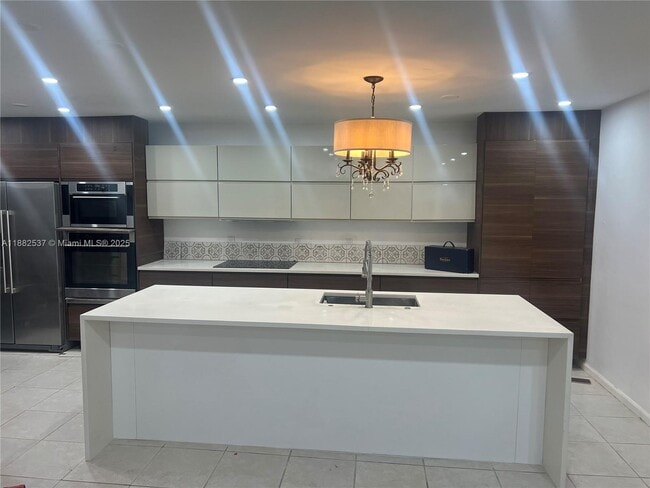 property at 5063 Heatherhill Ln