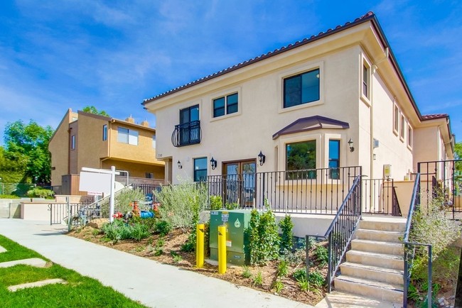 730 S Marengo Ave in Pasadena, CA - Foto de edificio - Building Photo