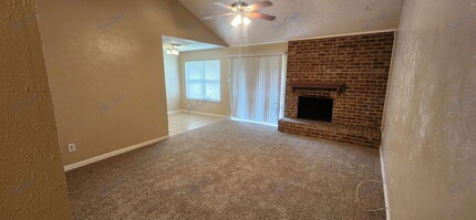 2204 Oak Hill Dr in Arlington, TX - Building Photo - Building Photo