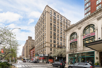 Avonova Condominium in New York, NY - Foto de edificio - Building Photo