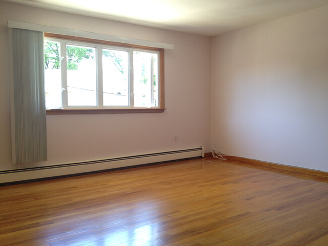 275 Slocum Way, Unit 2 in Fort Lee, NJ - Building Photo - Building Photo