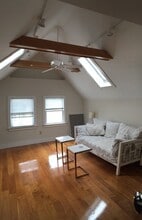 114 Lawrence St in New Haven, CT - Building Photo - Interior Photo