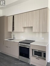 321-3900 CONFEDERATION Pky in Mississauga, ON - Building Photo - Building Photo