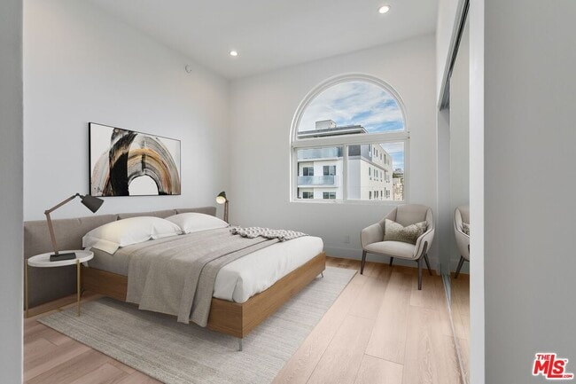 11675 Darlington Ave in Los Angeles, CA - Building Photo - Building Photo