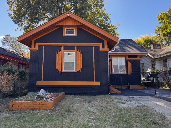 property at 1629 Netherwood Ave