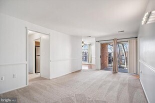 3356 Woodburn Rd in Annandale, VA - Building Photo