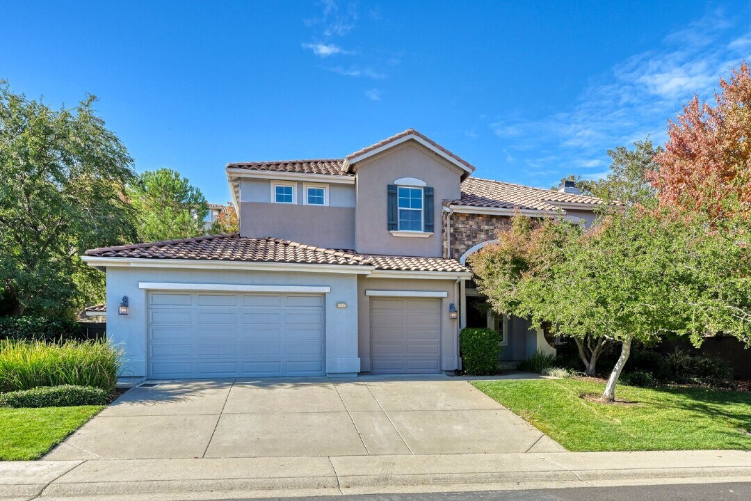 4056 Redondo Dr in El Dorado Hills, CA - Building Photo