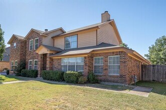 324 Nita Ln in Euless, TX - Building Photo - Building Photo