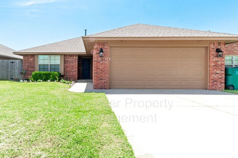 8037 Waters Edge Way in Oklahoma City, OK - Foto de edificio