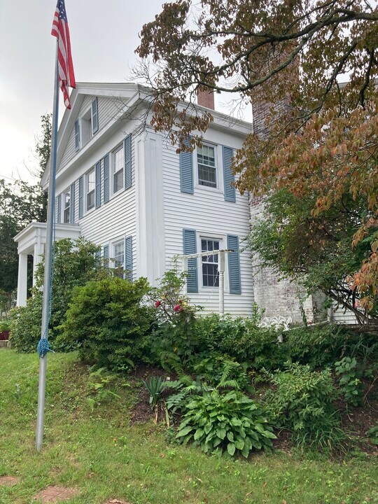 15 Cross St in Westerly, RI - Building Photo