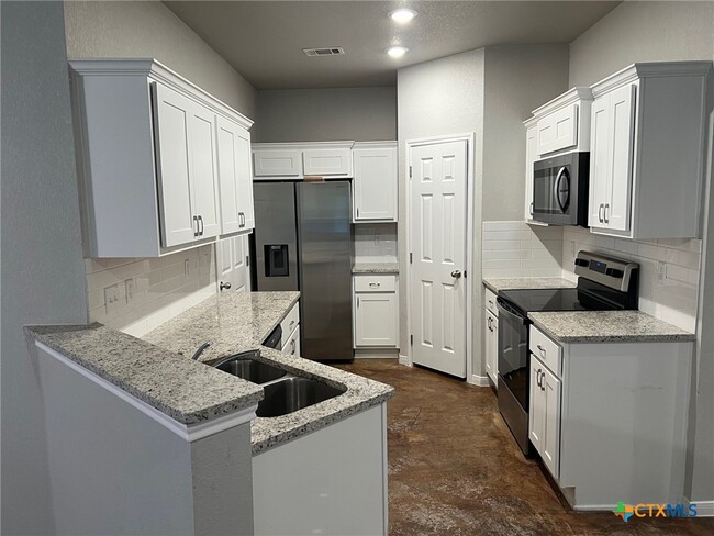 117 E Valley Rd