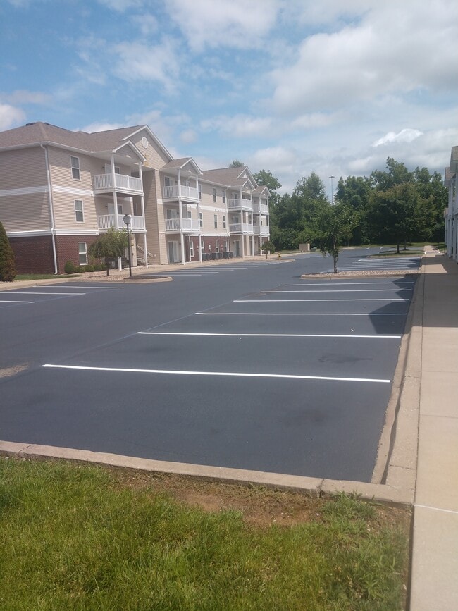 11315 Breeze Cir, Unit 2 beds with 2 full baths in Louisville, KY - Building Photo - Building Photo