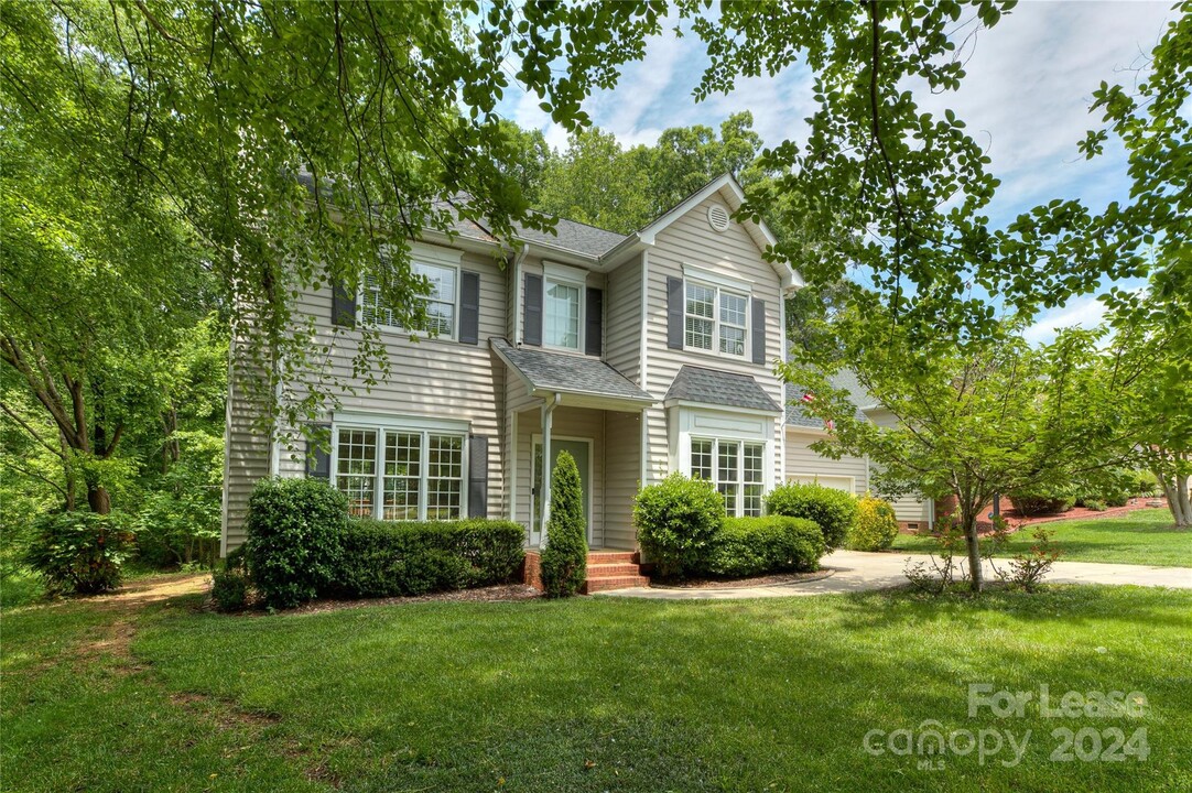 2857 Windsor Chase Dr in Matthews, NC - Foto de edificio