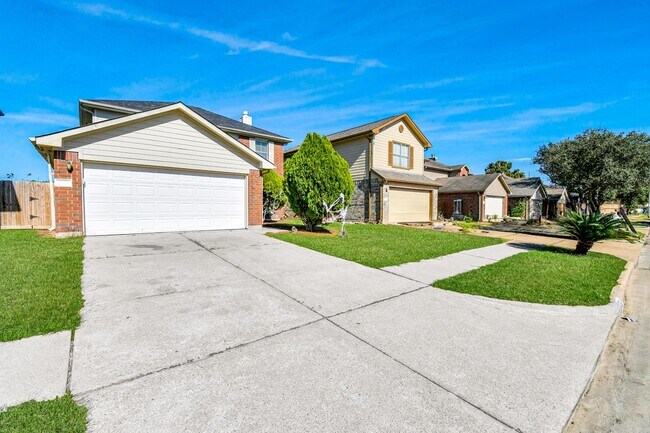 8914 Pecan Pl Dr in Houston, TX - Building Photo - Building Photo