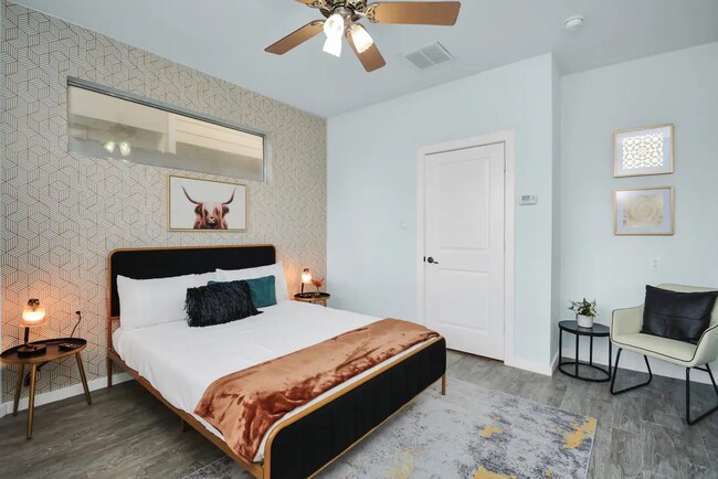 property at 5411 Lindsay Ln