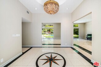 1860 Loma Vista Dr in Beverly Hills, CA - Building Photo - Building Photo