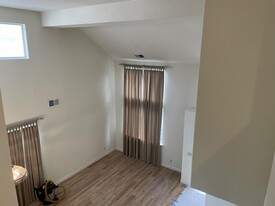 984 La Palma Pl