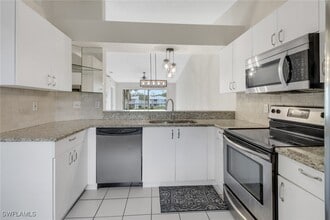 875 New Waterford Dr in Naples, FL - Building Photo - Building Photo