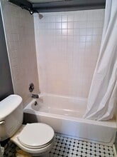 400 Glendale Rd, Unit F23 in Havertown, PA - Building Photo - Building Photo