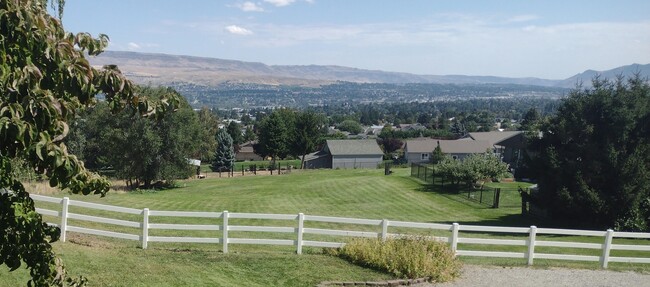 2416 Lester Rd in Wenatchee, WA - Building Photo - Building Photo