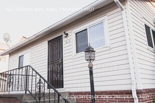 823 6th Ave in Crockett, CA - Building Photo