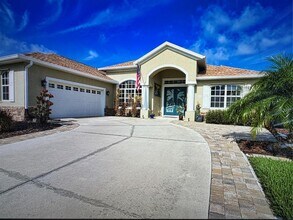 887 Clear Lake Dr in Englewood, FL - Building Photo - Building Photo