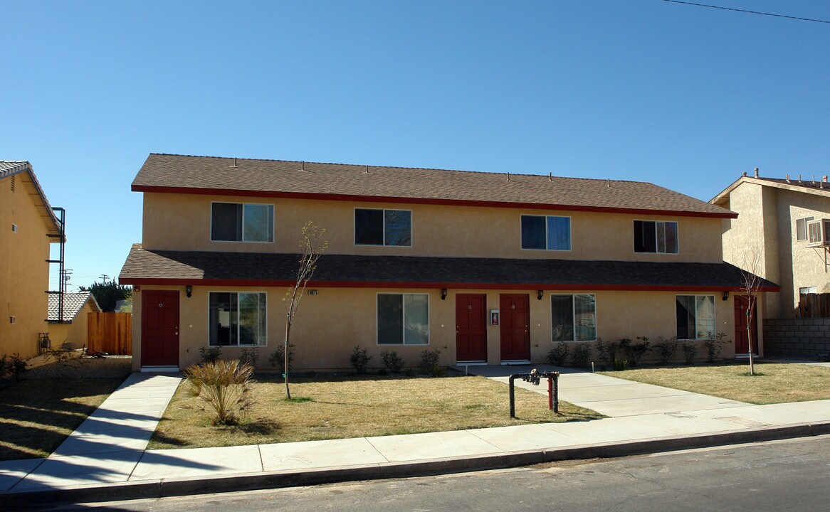 16675 Zenda St in Victorville, CA - Foto de edificio