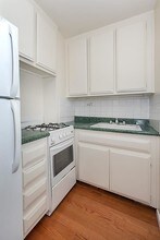 220 E 57th St-Unit -8-B in New York, NY - Building Photo - Building Photo