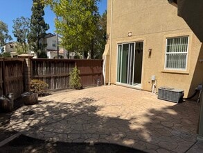 915 Mira Lago Way in San Marcos, CA - Building Photo - Building Photo