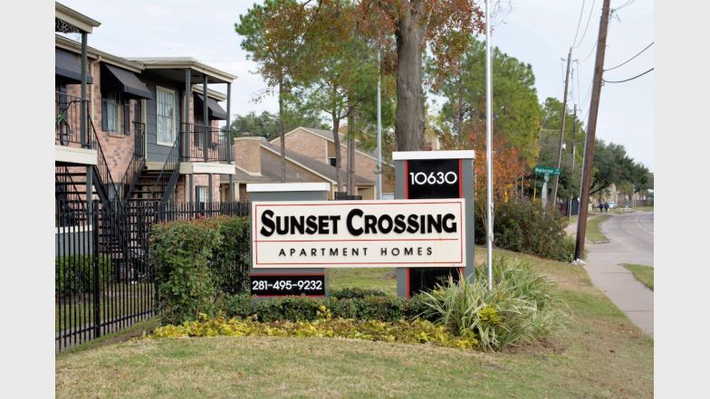 Sunset Crossing in Houston, TX - Building Photo