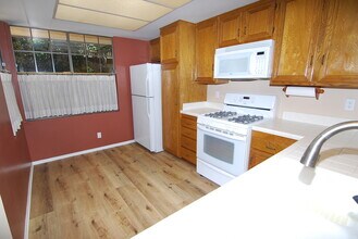 1645 Clark Ave in Long Beach, CA - Building Photo - Building Photo