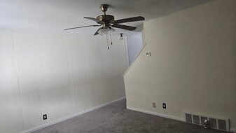 209 Dalepark Dr in Bedford, OH - Building Photo