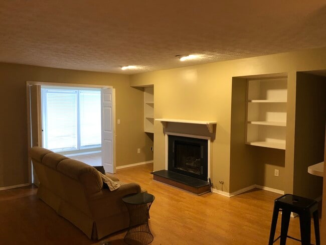 302 Park Ridge Cir in Marietta, GA - Building Photo - Building Photo