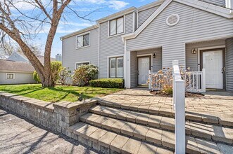 37 Offshore Dr in Mohegan Lake, NY - Building Photo - Building Photo