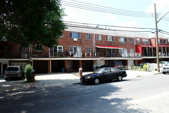 3814-3826 149th Pl in Flushing, NY - Foto de edificio - Building Photo