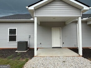 2585 Bowersville Hwy in Bowersville, GA - Foto de edificio - Building Photo