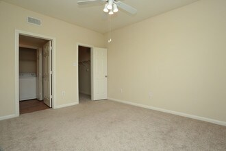 Camden Sugar Grove in Stafford, TX - Building Photo - Interior Photo