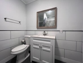 1932 W 76th St in Los Angeles, CA - Building Photo - Building Photo